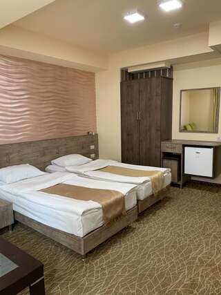 Отель Park Hotel Ереван Большой двухместный номер с 1 кроватью или 2 отдельными кроватями-4