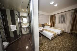 Отель Park Hotel Ереван Стандартный двухместный номер с 1 кроватью или 2 отдельными кроватями-5