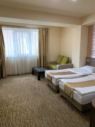 Отель Park Hotel Ереван Большой двухместный номер с 1 кроватью или 2 отдельными кроватями-2